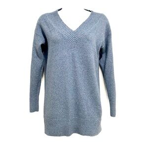 Ann Taylor Loft Outlet light blue v-neck sweater. Size XS.